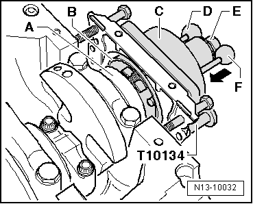 Montagevorrichtung -T10134- auf dem Kurbelwellenflansch verschrauben