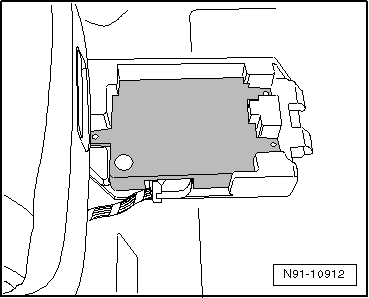 Steuergerät für Bedienelektronik des Telefons (Interface-Box) aus- und einbauen, 06/2006