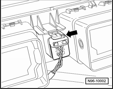 Kontrollleuchte für Airbag aus Beifahrerseite -K145- aus- und einbauen