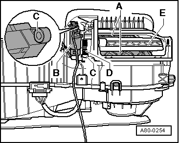 Stellmotor der Staudruckklappe -V71- aus- und einbauen