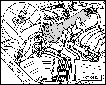 Undichtigkeiten am Kältemittelkreislauf mit dem Lecksuchsystem -VAS 6196- oder Lecksuch-System -VAS 6201- oder Nachfolgemodell suchen