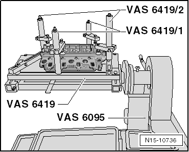 Ventilschaftabdichtungen bei ausgebautem Zylinderkopf aus- und einbauen