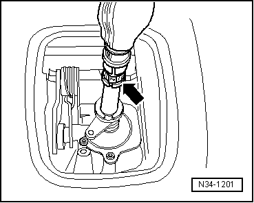 Manschette mit Schaltknopf aus- und einbauen