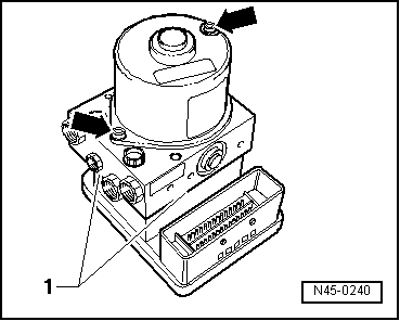 Steuergerät für ABS -J104- von der Hydraulikeinheit für ABS -N55- abschrauben