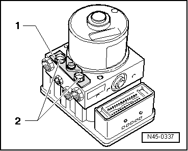 Steuergerät für ABS -J104- von der Hydraulikeinheit für ABS -N55- abschrauben