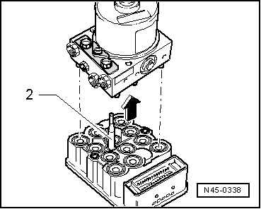 Steuergerät für ABS -J104- von der Hydraulikeinheit für ABS -N55- abschrauben