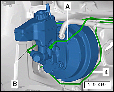 Anschließen der Bremsleitungen vom Tandemhauptbremszylinder an die Hydraulikeinheit für ABS -N55