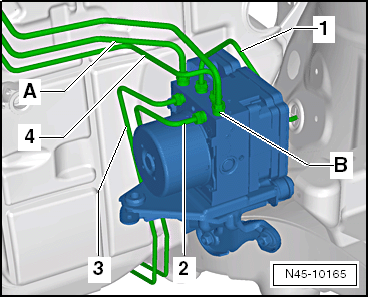 Anschließen der Bremsleitungen vom Tandemhauptbremszylinder an die Hydraulikeinheit für ABS -N55