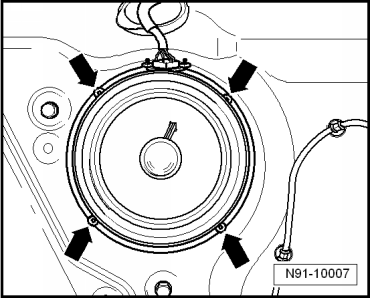 Tieftonlautsprecher vorn aus- und einbauen