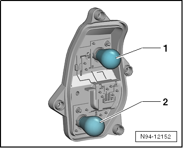 Lampen für Brems- und Schlusslicht und Blinklicht in der Schlussleuchte (SBBR) im Seitenteil ersetzen
