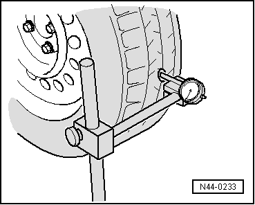 Höhenschlag und Seitenschlag am Rad/Reifen mit der Reifenmessuhr -V.A.G 1435- prüfen